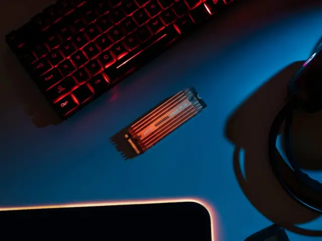 Upgrade Your PC with PCIe Gen5 SSD Performance😎Unleash next-level speed with our PCIe Gen5 SSD, engineered for extreme performance and stability.The premium aluminum alloy heatsink delivers superior thermal management, ensuring sustained peak read/write speeds even under heavy workloads.From ultra-fast gaming load times to demanding AI computing and data-intensive applications, this SSD is built to be the backbone of high-performance systems.Now is the time to upgrade.👍Step into the era of AI computing with storage designed for what’s next.#SSD #PCIe #Gaming #PCbuilding #Gen5x4 #Gamer #AI #AIcomputing #PCupgrade #Datotek