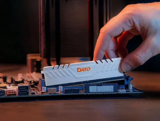 Elevate your PC with DATO DDR5 EXTREME! 🤝

Its futuristic, trendy white armor brings sleek tech aesthetics to any build. 

Enjoy blazing DDR5 speeds, smooth multitasking, and cool stability!😍

#Datotek #DDR5 #DDR4 #PCbuilding #GamingMemory #DRAM