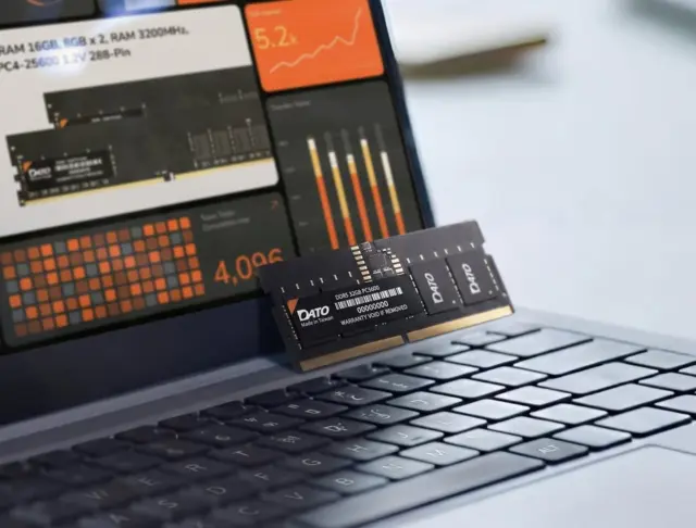Don’t let your memory be the ultimate noob teammate dragging your laptop down. 🥹Make the DATO DDR5 SODIMM 5600MHz 32GB Kit (16GBx2) your new carry teammate and take performance to the next level.⏫️Faster speeds, smoother multitasking, and no more lag when it matters. 😉#DDR5 #SODIMM #AI #Gaming #PCUpgrade #Laptopbuilding #Datotek