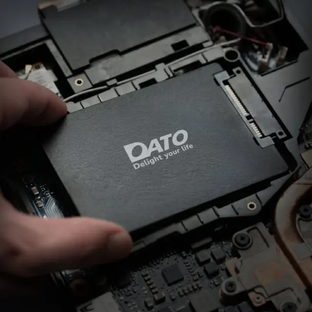 Premium performance, smarter value. 🤩The DATO DS700 2.5″ SATA III SSD offers 535MB/s read and 500MB/s write speeds, delivering a massive jump in file transfers, multitasking, and system responsiveness. More power. More value. ✨#SSD #DS700 #SATAIII #PCUpgrade #SolidStateDrive #PCbuilding #Datotek #DATO