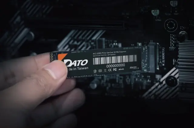 The DATO DP700 PCIe M.2 2280 SSD is designed to streamline workflow efficiency. Built with a focus on precision and system stability, this Gen3x4 drive delivers sequential read speeds of up to 2,500MB/s and write speeds of 1,700MB/s. It provides a balanced approach to storage, offering a practical combination of endurance, speed, and overall value for daily computing😎#SSD #DP700 #NVMe #PCUpdrade #PCbuilding #Gaming #Datotek #DATO